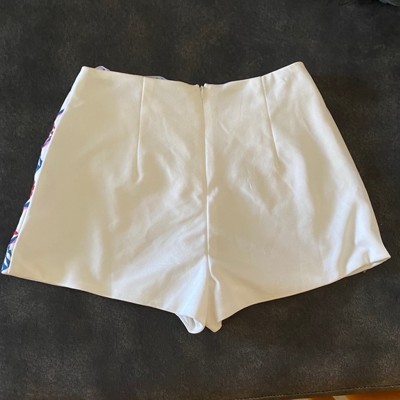 Lulu’s shorts - Picture 2 of 5